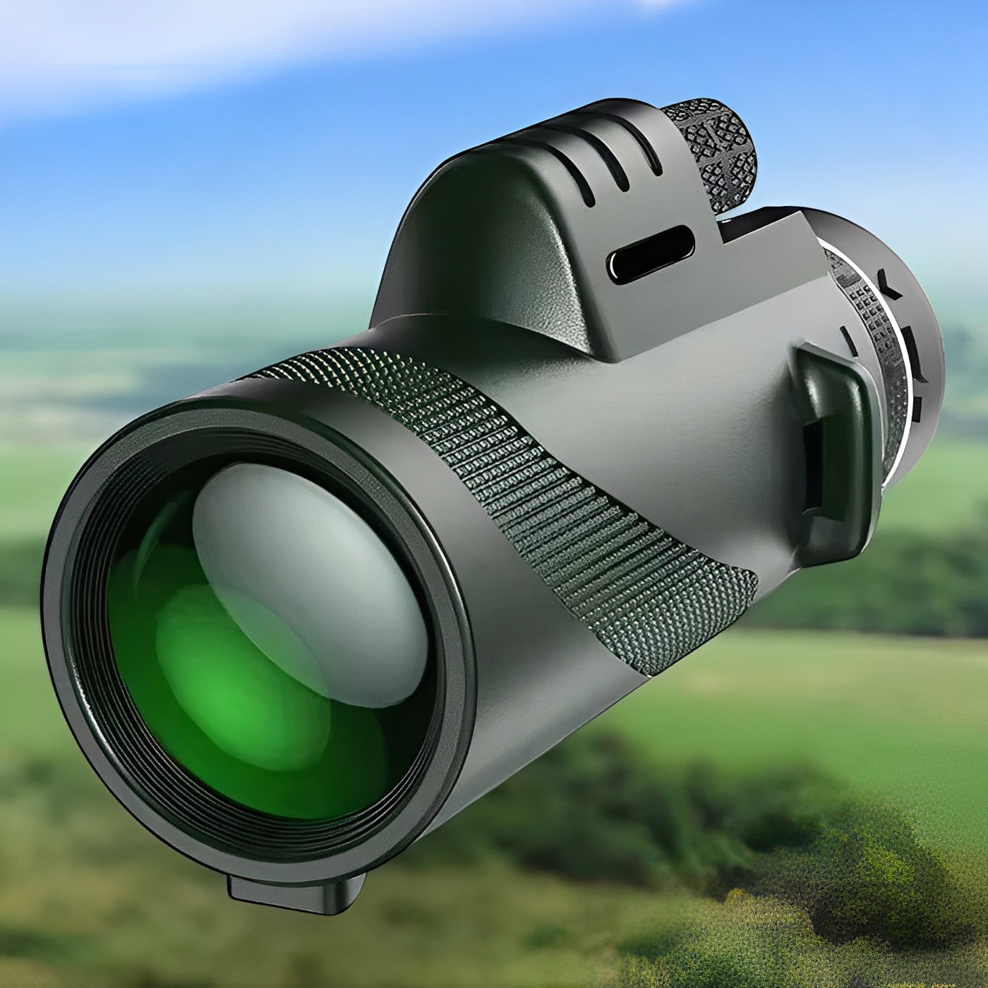 Compact telescope with zoom function for outdoor observations