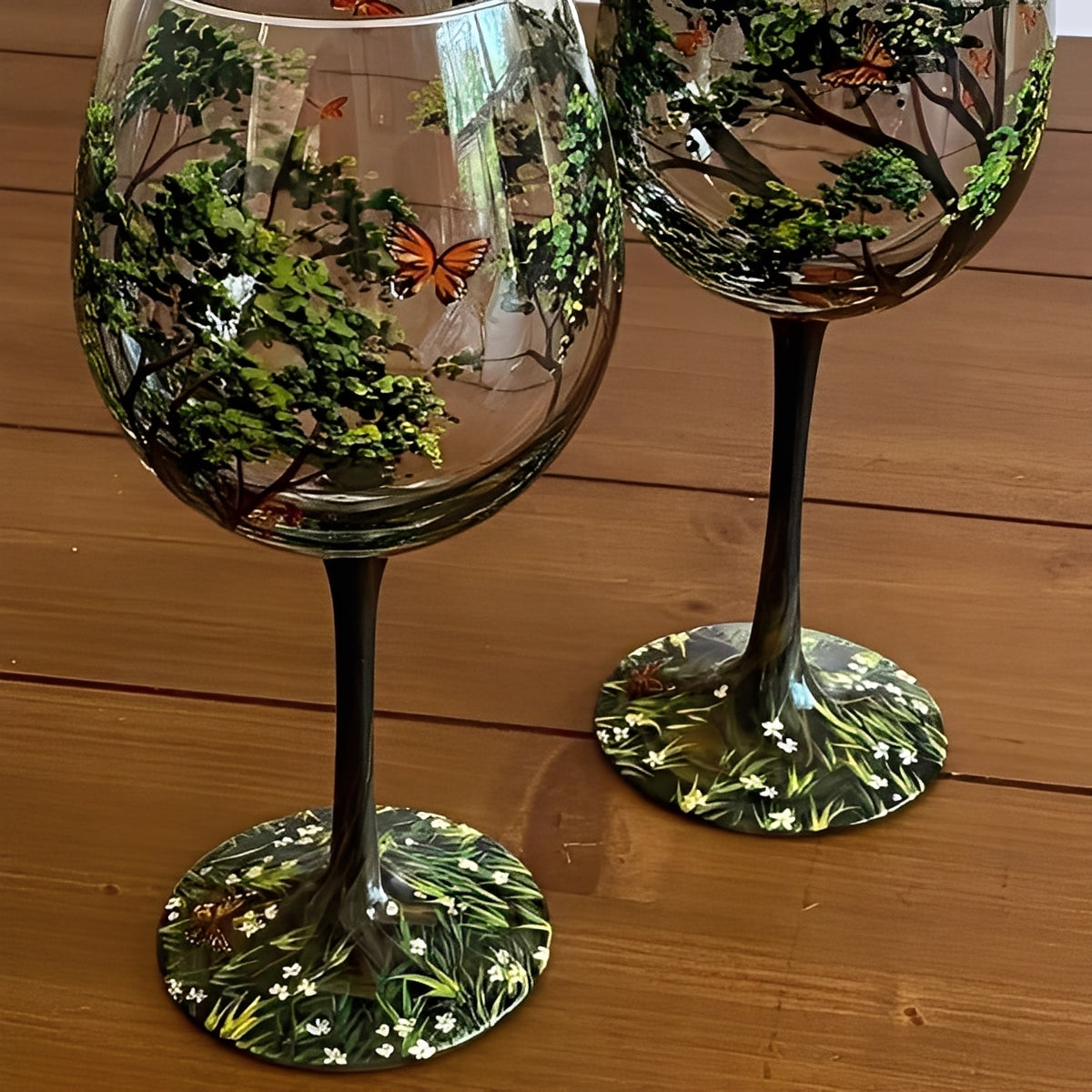 Weinbecher mit handgemaltem Jahreszeitenbaum-Motiv