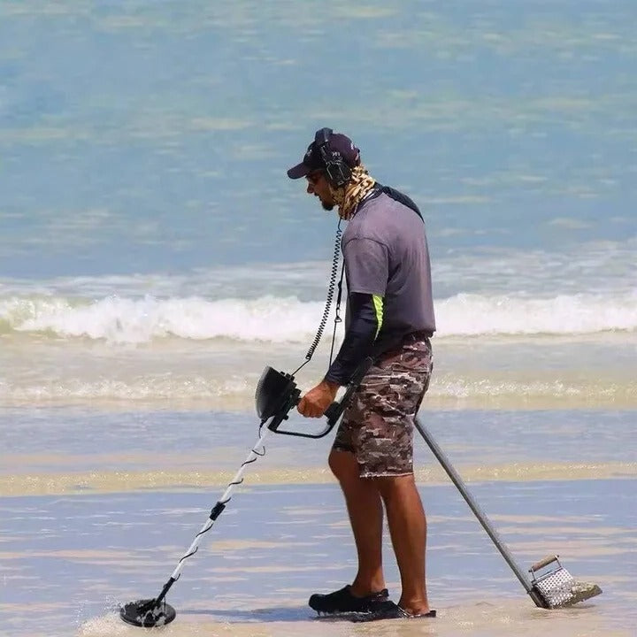 Metal detector with LCD display and adjustable handle