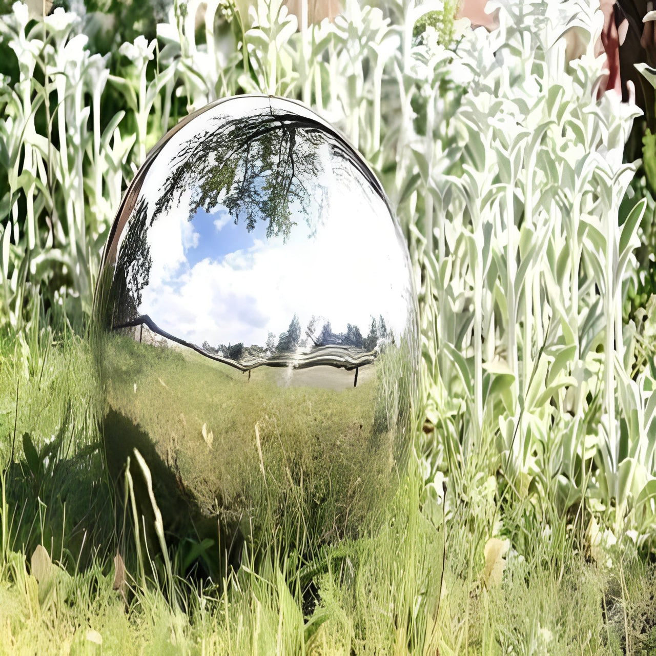 Elegante Edelstahl-Dekobälle für Ihren Garten