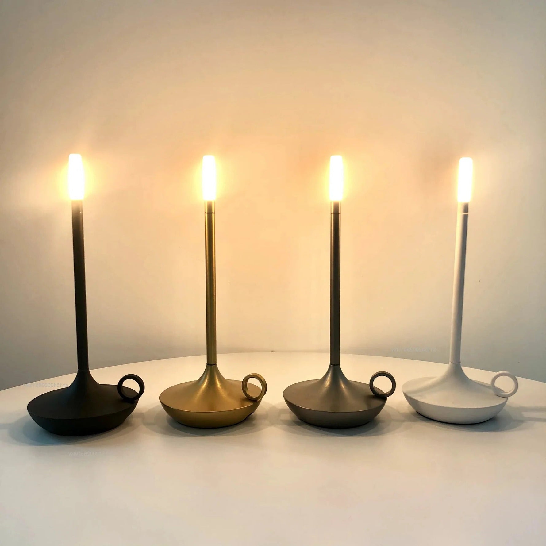 Kabellose, wiederaufladbare Tischlampe im Kerzen-Design
