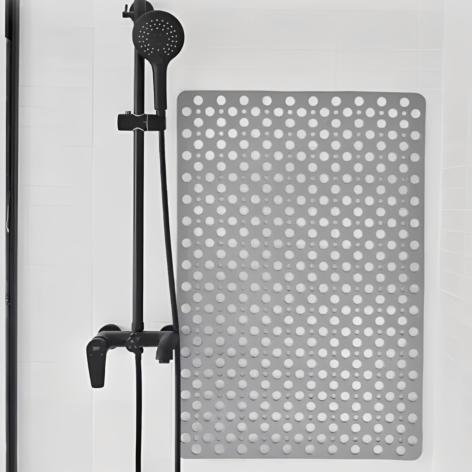 Non-slip shower mat with square design and suction cups