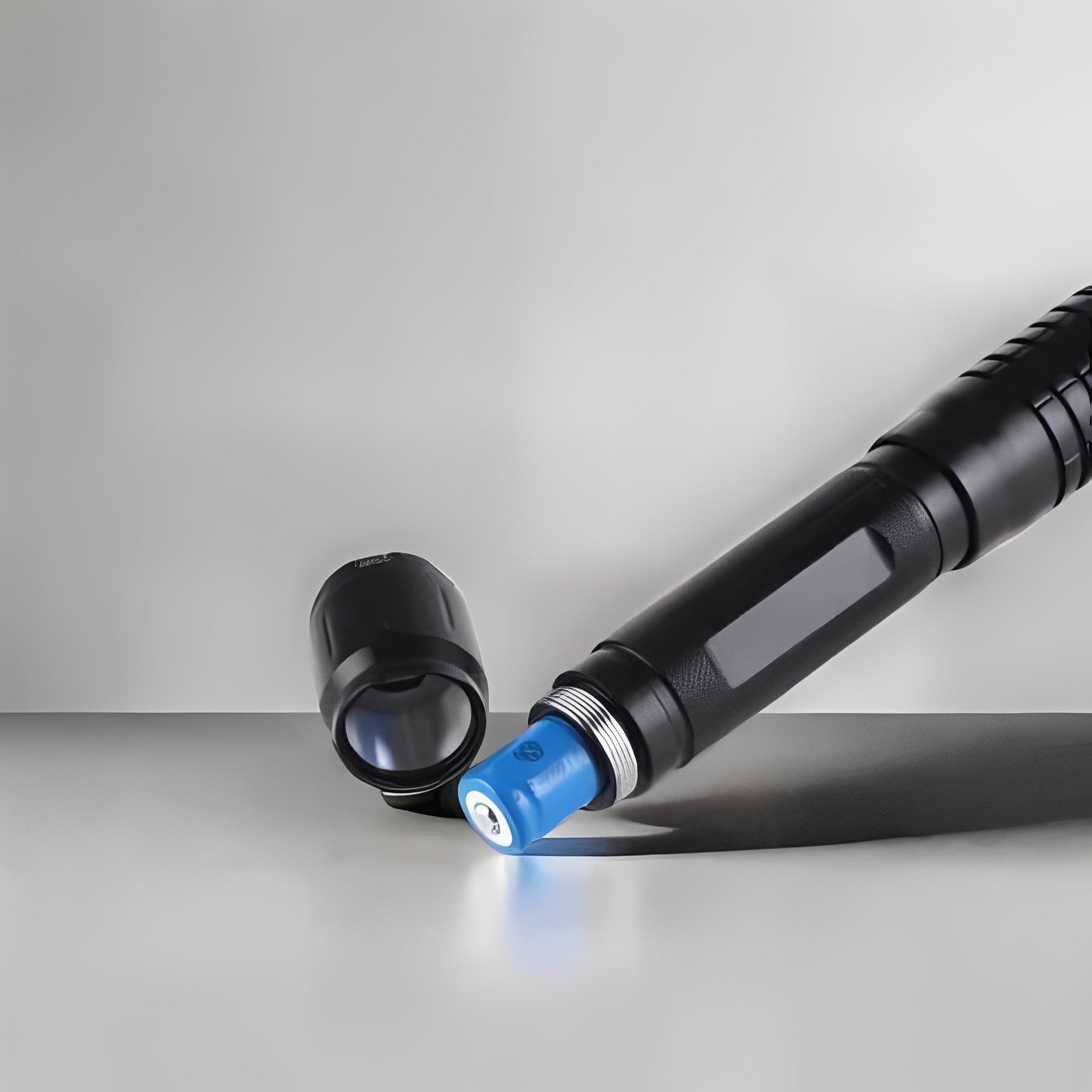 Verstellbare Taschenlampe mit wiederaufladbarem Batteriesystem