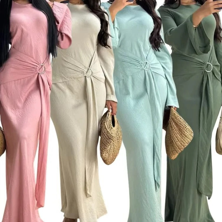 Elegant Abaya for women with long sleeves and flowing cut