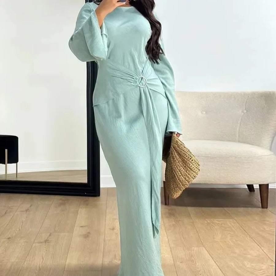 Elegant Abaya for women with long sleeves and flowing cut