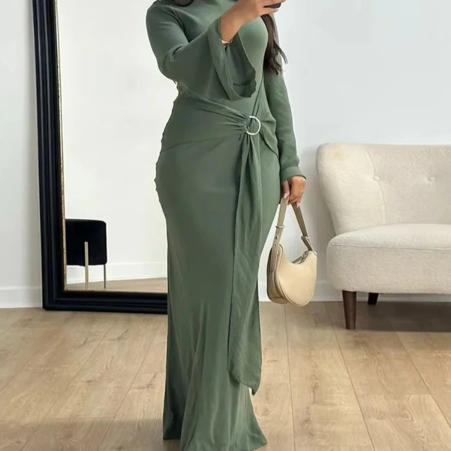Elegant Abaya for women with long sleeves and flowing cut