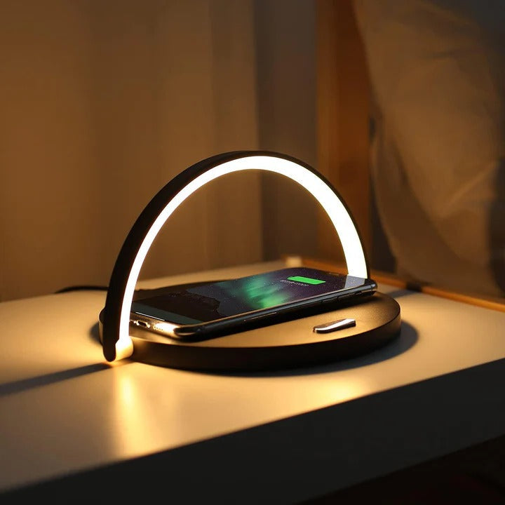 Stylische Tischlampe mit kabelloser Ladefunktion für Smartphones