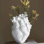 Heart-shaped vase made of bamboo and wood for special occasions