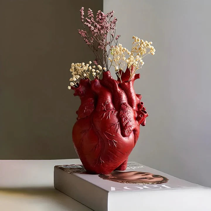 Heart-shaped vase made of bamboo and wood for special occasions