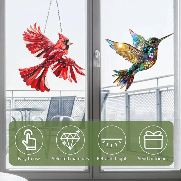 Lebendige Fensterdekoration: Farbiger Sonnenfänger mit Vogelmotiven