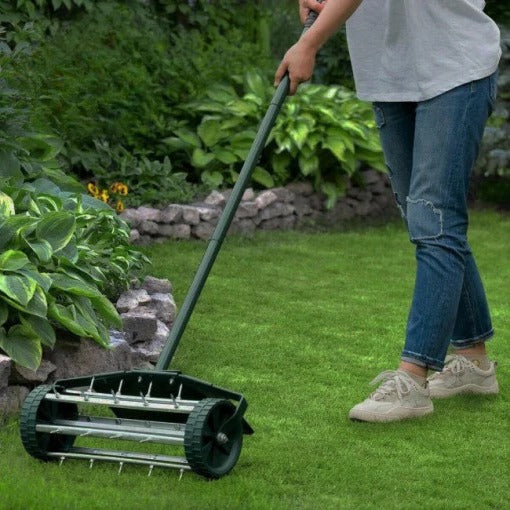 Rasenbelüftungsgerät mit Stahlstacheln für optimalen Bodenaufbau