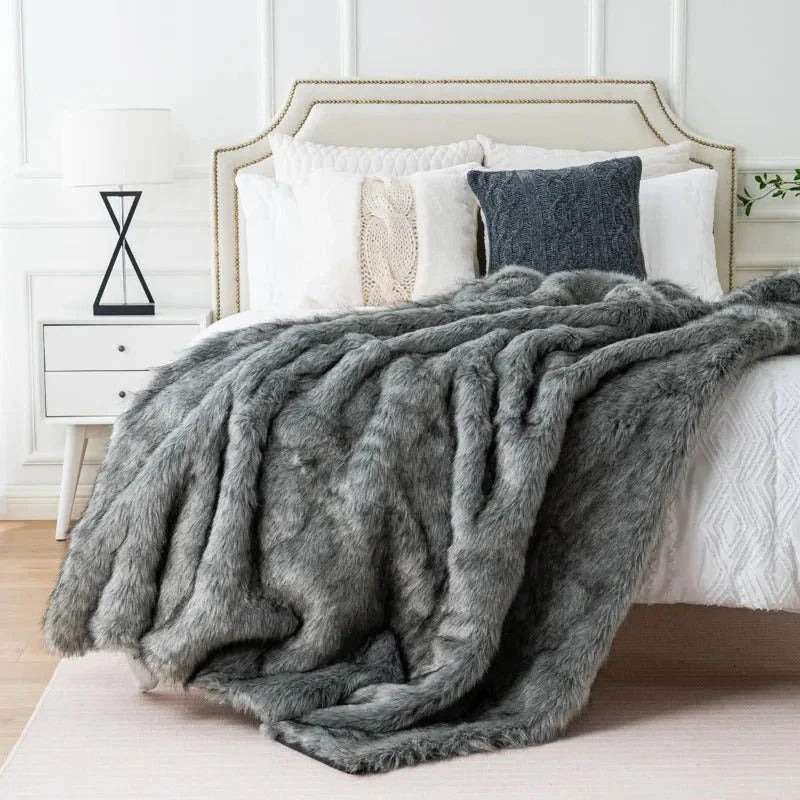 Luxuriöse Kuscheldecke aus Kunstfell für Ihr Zuhause