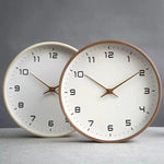 Wanduhr aus Holz mit elegantem runden Rahmen, 25 cm