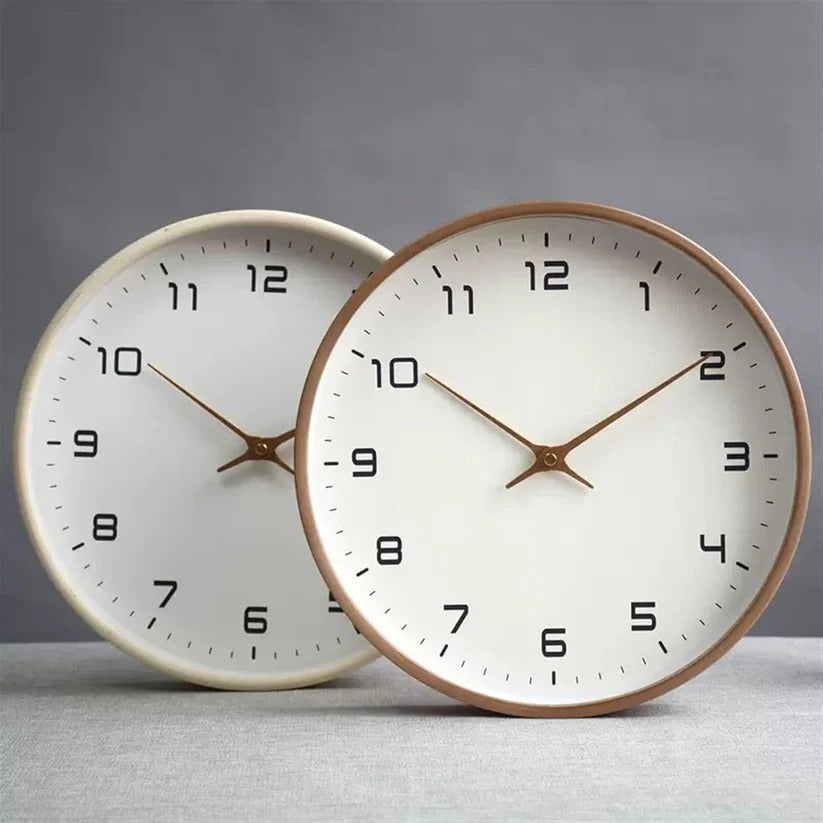 Wanduhr aus Holz mit elegantem runden Rahmen, 25 cm