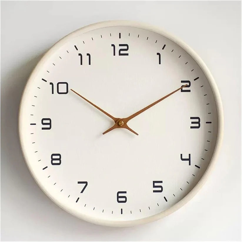 Wanduhr aus Holz mit elegantem runden Rahmen, 25 cm