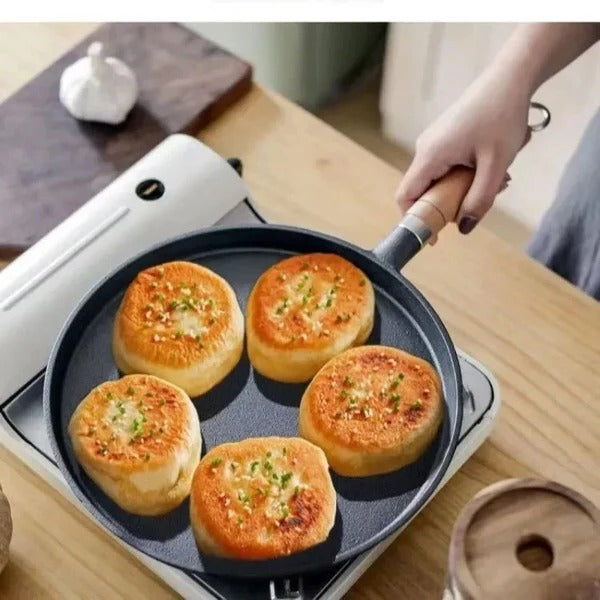 Cast iron frying pan for perfect pancakes on gas and induction hobs