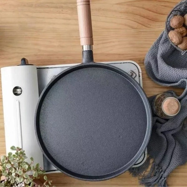 Cast iron frying pan for perfect pancakes on gas and induction hobs