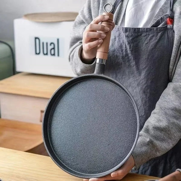 Cast iron frying pan for perfect pancakes on gas and induction hobs