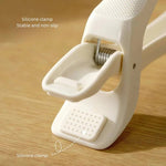 Heat-resistant silicone handle for safe carrying of cookware