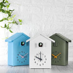 Stilvolle Wanduhr mit Vogelmotiv und einstellbarem Klang