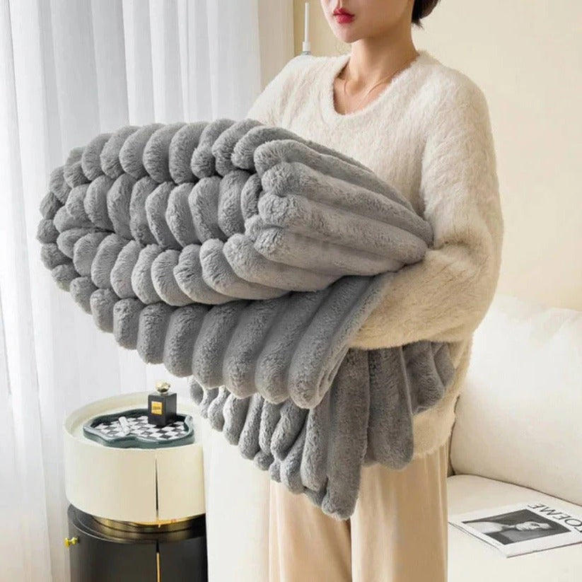 Cozy Plush Blanket for Couch and Bed – Cuddly Warmth