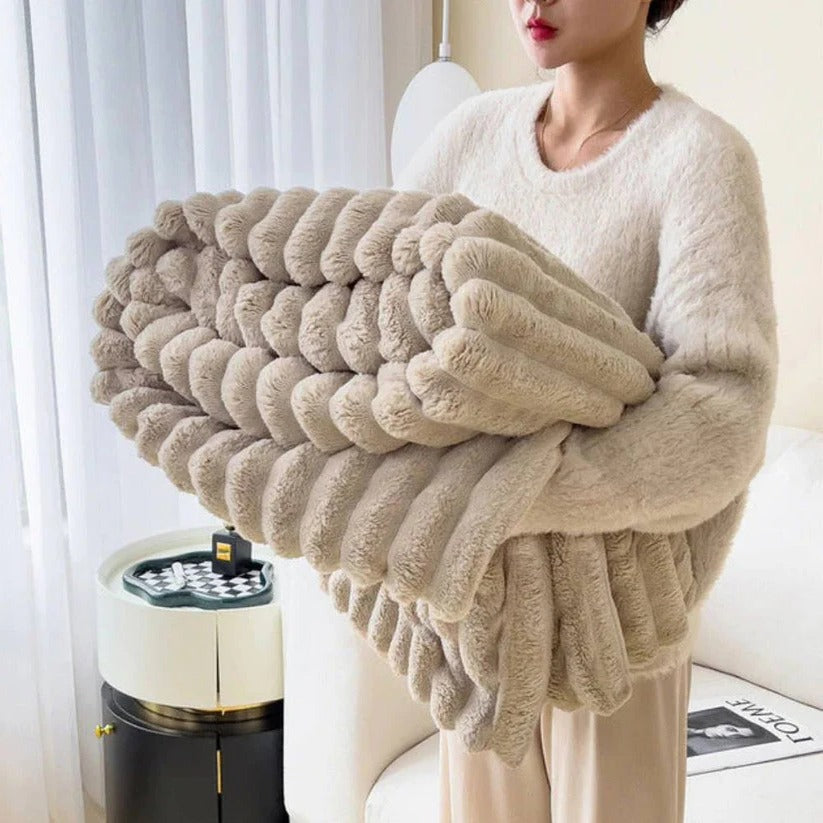 Cozy Plush Blanket for Couch and Bed – Cuddly Warmth