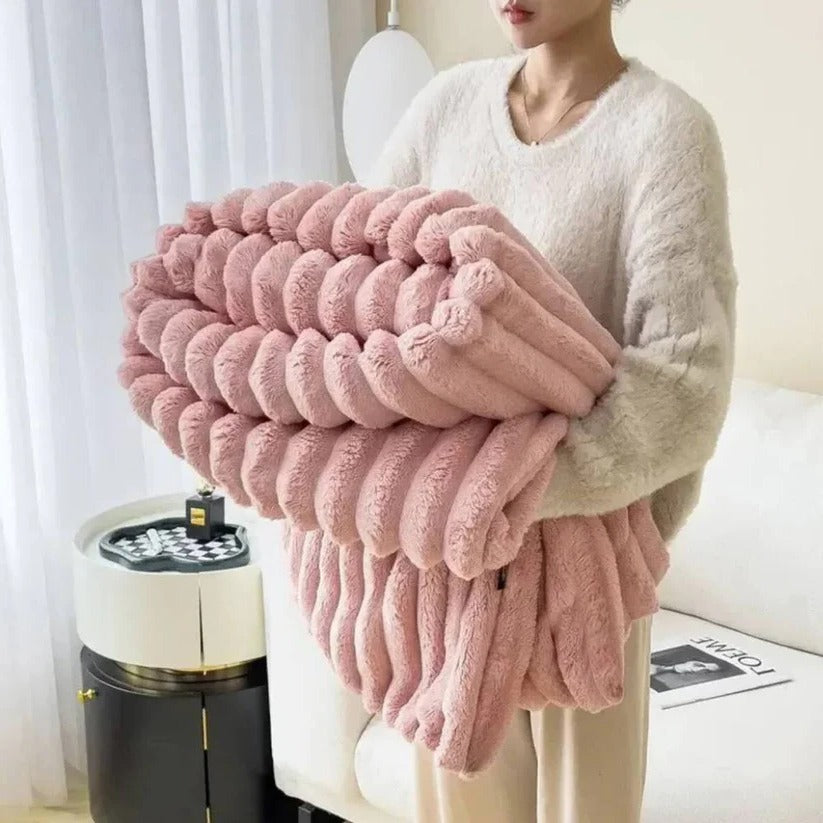 Cozy Plush Blanket for Couch and Bed – Cuddly Warmth