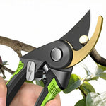 Hochwertige Gartenschneider für präzises Schneiden von Ästen