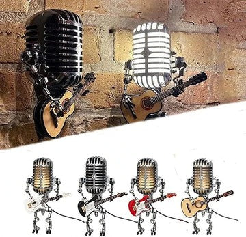 Vintage Metallmikrofon-Roboter mit Gitarrenlampe