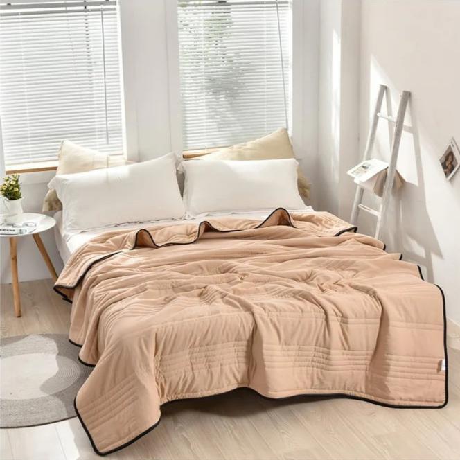 Lightweight Cooling Blanket for Hot Sleepers – Soft & Breathable