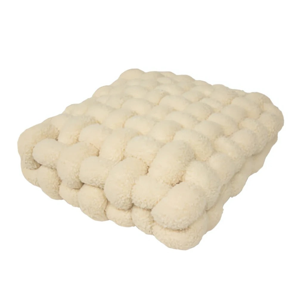Knot Pillow – Elegant, handcrafted decorative pillow made of velvet and lamb wool