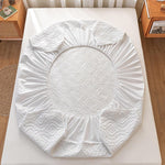 Waterproof Mattress Protector - Soft, adaptable bed cover with TPU layer for protection against liquids, sweat, and dust