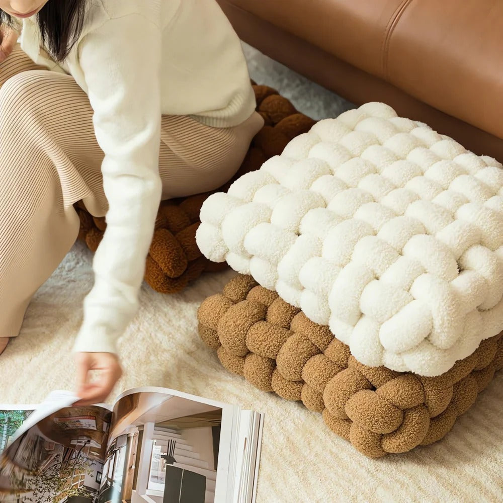 Knot Pillow – Elegant, handcrafted decorative pillow made of velvet and lamb wool