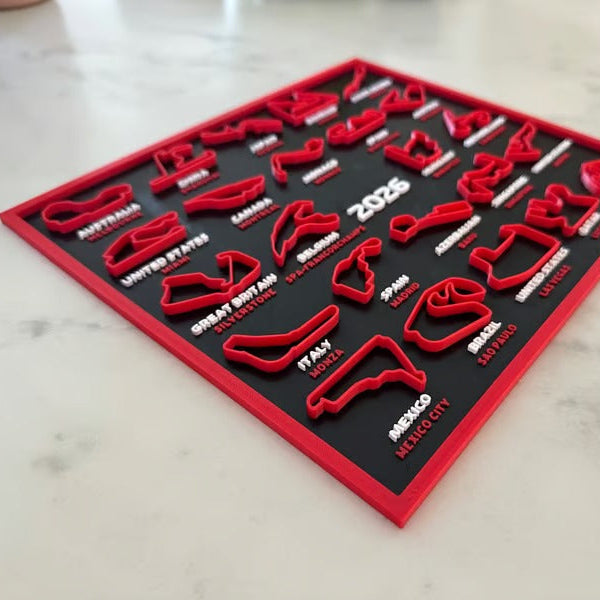 3D-gedruckter Rennkalender 2026 – F1 Strecken Wandkunst mit Displayständer
