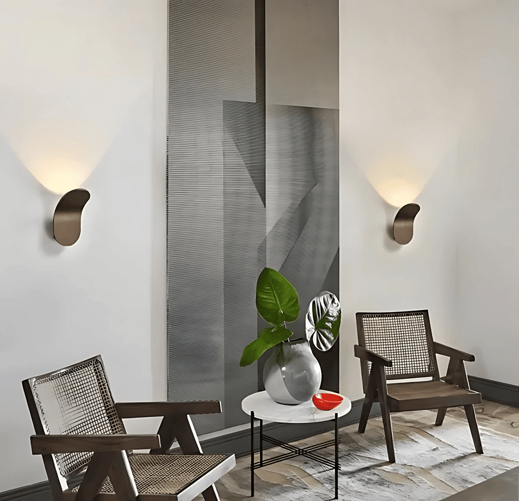 Elegant Wall Sconce in Brushed Metal – Minimalist Light for Stylish Spaces