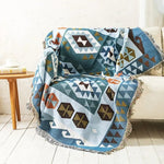 Farbenfrohe Wohndecke mit stilvollem Design