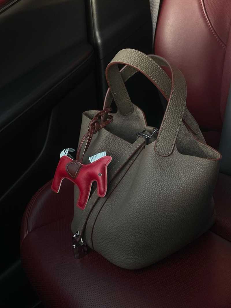 Stilvolle Handtasche aus veganem Leder für jeden Moment