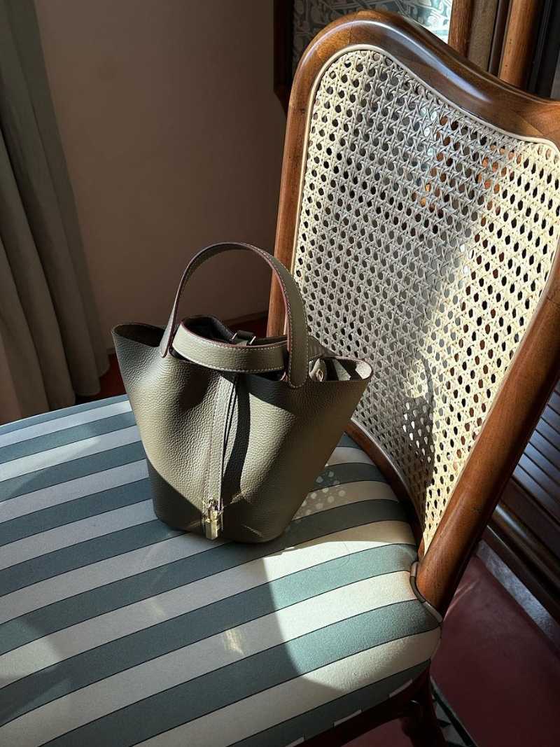 Stilvolle Handtasche aus veganem Leder für jeden Moment