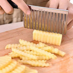 Crinkle Cutter for Vegetables – Stainless Steel Knife for Creative Kitchen Cuts