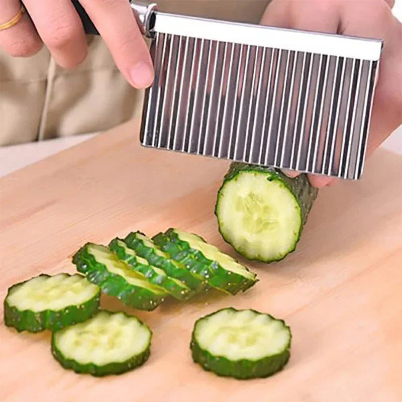 Crinkle Cutter for Vegetables – Stainless Steel Knife for Creative Kitchen Cuts