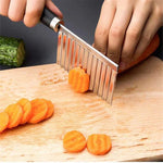Crinkle Cutter for Vegetables – Stainless Steel Knife for Creative Kitchen Cuts