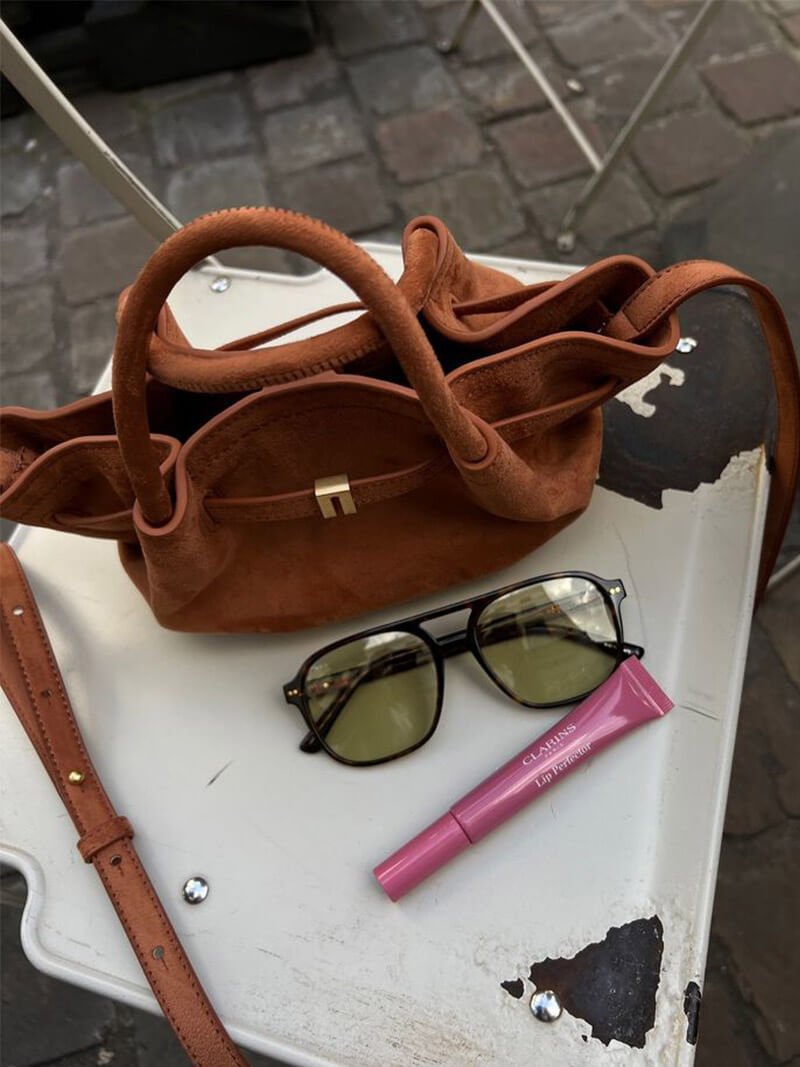 Elegante Wildlederhandtasche für jeden Anlass