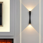 Elegante LED-Wandleuchte mit raffinierter Metalloberfläche