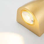 Elegante LED-Wandleuchte mit raffinierter Metalloberfläche