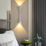 Elegante LED-Wandleuchte mit raffinierter Metalloberfläche