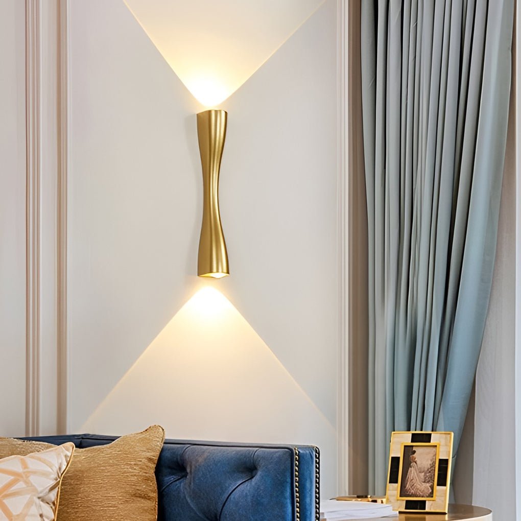 Elegante LED-Wandleuchte mit raffinierter Metalloberfläche