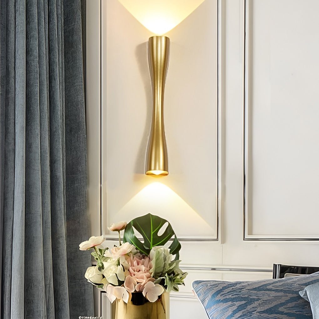 Elegante LED-Wandleuchte mit raffinierter Metalloberfläche