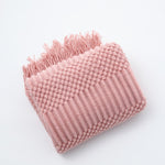 Wärme und Stil: Gemütliche Strickdecke für Ihr Zuhause