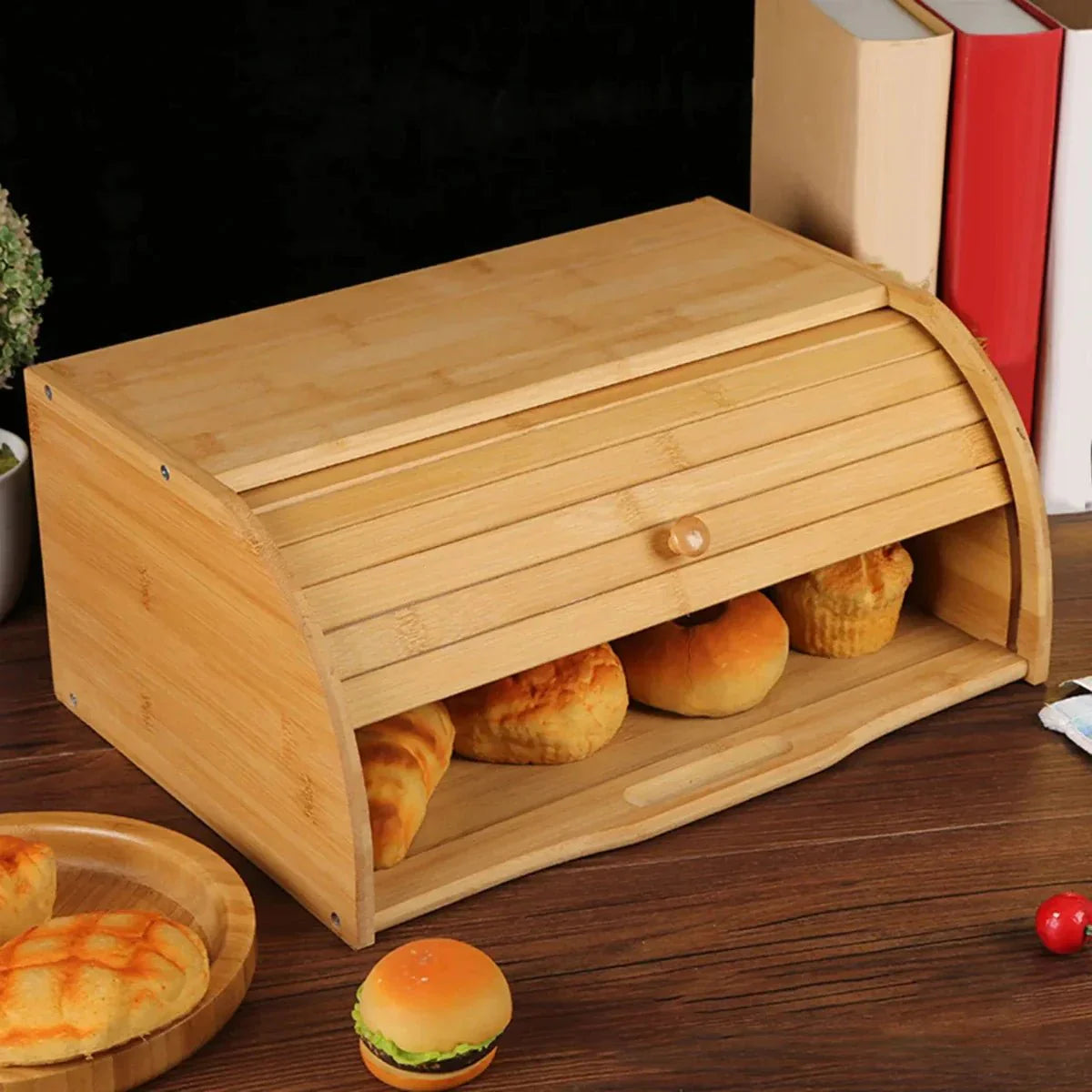 Stilvolle Brotbox aus Holz mit Rolltop – Frische für Ihre Küche