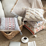 Boho-inspirierter Wurfkissenbezug mit Quasten